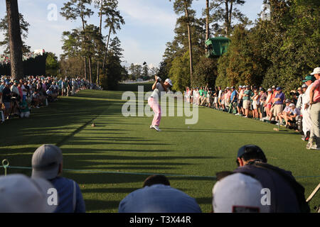 Justin Thomas Usa T-Stücke weg auf den 18-Loch-Golfplatz in der ersten Runde der 2019 Masters Golf Turnier im Augusta National Golf Club in Augusta, Georgia, USA, am 11. April 2019. Credit: Koji Aoki/LBA SPORT/Alamy leben Nachrichten Stockfoto