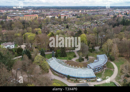 Eberswalde, Deutschland. 11 Apr, 2019. Den Forstbotanischen Garten der Hochschule für Nachhaltige Entwicklung Eberswalde (HNEE), Luftaufnahme mit einer Drohne. Foto: Patrick Pleul/dpa-Zentralbild/ZB/dpa/Alamy leben Nachrichten Stockfoto