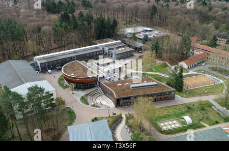 Eberswalde, Deutschland. 11 Apr, 2019. Der Campus der Hochschule für nachhaltige Entwicklung Eberswalde (HNEE), Luftaufnahme mit einer Drohne. Foto: Patrick Pleul/dpa-Zentralbild/ZB/dpa/Alamy leben Nachrichten Stockfoto