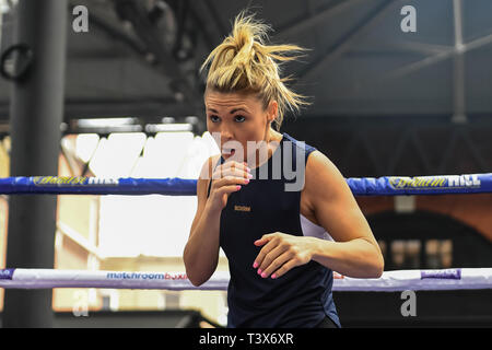 London, Großbritannien. 12 Apr, 2019. Shannon Courtenay während Allen-Browne öffentlichen Training im Old Spitalfields Market am Freitag, 12. April 2019. London England. (Nur redaktionelle Nutzung, eine Lizenz für die gewerbliche Nutzung erforderlich. Keine Verwendung in Wetten, Spiele oder einer einzelnen Verein/Liga/player Publikationen.) Credit: Taka G Wu/Alamy leben Nachrichten Stockfoto