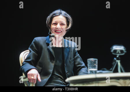 Vilnius, Litauen - 11 April 2011 Diskussion, Interview mit Herta Müller auf der Theaterbühne. Stockfoto