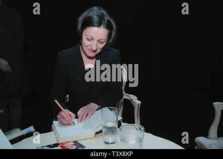 Vilnius, Litauen - 11 April 2011 Herta Müller signieren ihre Bücher für Fans Stockfoto