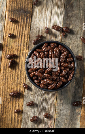 Süße Schokolade Goji Beeren bereit zu Snack an. Stockfoto