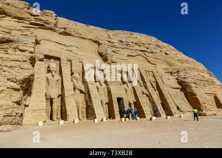 Der Tempel der Hathor und Nefertari, auch bekannt als der kleine Tempel in Abu Simbel, Ägypten, Nordafrika Stockfoto