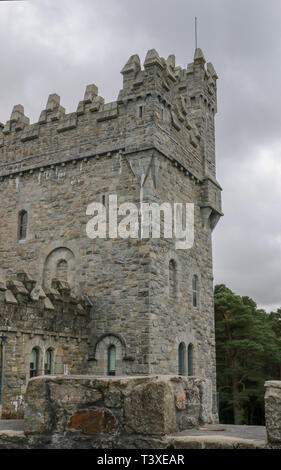 Glenveagh Castle neben Lough Veagh an Glenveagh National Park, County Donegal, Irland. Stockfoto