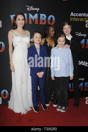 Film Premiere von Dumbo mit: Angelina Jolie, Knox Leon Jolie-Pitt, Zahara Marley Jolie-Pitt, Vivienne Marcheline Jolie-Pitt, Shiloh Nouvel Jolie-Pitt Wo: Los Angeles, Kalifornien, Vereinigte Staaten, wenn: 11 Mar 2019 Credit: Apega/WENN.com Stockfoto