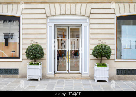 PARIS, Frankreich, 22. JULI 2017: Dior fashion Luxus store Eingang in Paris, Frankreich. Stockfoto