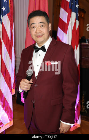 Yorba Linda, Kalifornien, USA. 10. April 2019. Joey Zhou, Zeremonienmeister, bei "feiern den 48. Jahrestag der "Ping-Pong-Diplomatie". Stockfoto