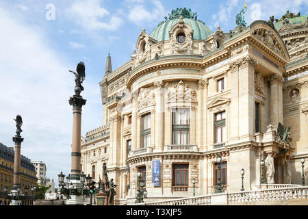 PARIS, Frankreich, 22. JULI 2017: Opera Garnier zurück Gebäudeteil in Paris an einem sonnigen Sommertag in Frankreich Stockfoto