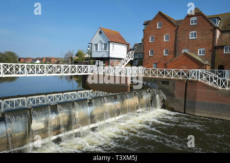 Abtei Mühle und Wehr auf dem Fluss Avon, Stroud, Gloucestershire, England Stockfoto