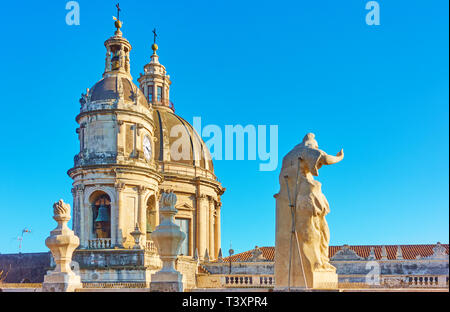 Kuppeln der Hl. Agatha Kathedrale in Catania auf Sizilien, Italien Stockfoto