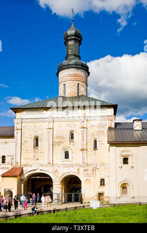 VOLOGDA, Russland - 13. AUGUST 2016: Gate Kirche St. Johannes des Kirillo-Belozersky Lestvichnika im Kloster in der Nähe von City Kirillov, Vologda region, Russ Stockfoto