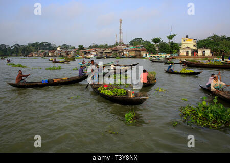 Landwirtschaftliche schwimmenden Markt im Bezirk, Pirojpur Najirpur in Bangladesch. Stockfoto