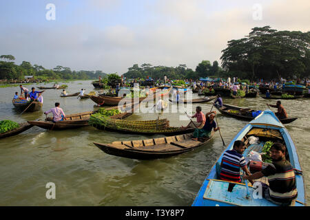 Landwirtschaftliche schwimmenden Markt im Bezirk, Pirojpur Najirpur in Bangladesch. Stockfoto