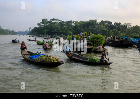 Landwirtschaftliche schwimmenden Markt im Bezirk, Pirojpur Najirpur in Bangladesch. Stockfoto