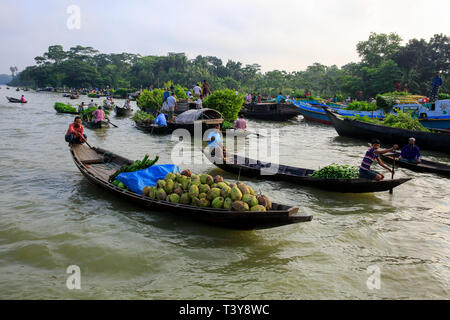 Landwirtschaftliche schwimmenden Markt im Bezirk, Pirojpur Najirpur in Bangladesch. Stockfoto