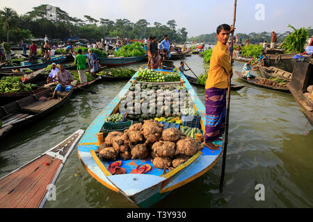 Landwirtschaftliche schwimmenden Markt im Bezirk, Pirojpur Najirpur in Bangladesch. Stockfoto