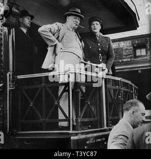 Winston Churchill und Tochter Mary reisen mit dem Zug zu den Niagarafällen. August 1843 Stockfoto