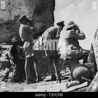 Winston Churchill an der Front während des italienischen Feldzugs in der Nähe Monte Maggiore.26. August 1944 Stockfoto