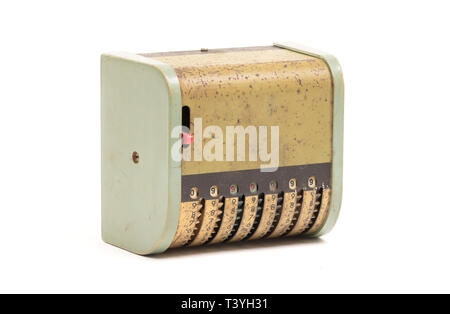 Vintage manuelles Hinzufügen Maschine isoliert auf weißem Stockfoto