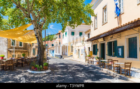 Hauptplatz von Lakones Dorf in der Nähe von Paleokastritsa, Korfu, Griechenland Stockfoto
