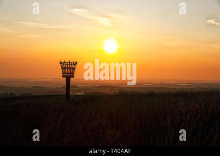 Sonnenuntergang über Morecambe Bay Bild von Quernmore getroffen über die Bucht zur Irischen See suchen, Bild aufgenommen Montag, 08-08-2019 Stockfoto