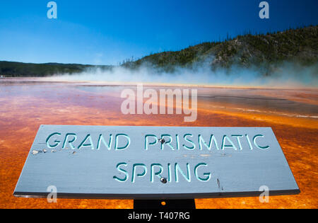 YELLOWSTONE NP, Wyoming, USA - Juli 2, 2011: Die Grand Prismatic Spring, Yellowstone National Park, USA Stockfoto