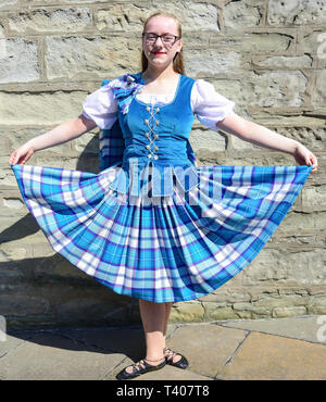 Junge weibliche schottische Tänzer, Market Cross, Lerwick, Shetland, Nördliche Inseln, Schottland, Vereinigtes Königreich Stockfoto