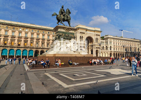 Mailand, Italien - 16. Oktober 2018: die Statue von Victor Emmanuel II auf dem Pferd auf Platz Piazza del Duomo Stockfoto