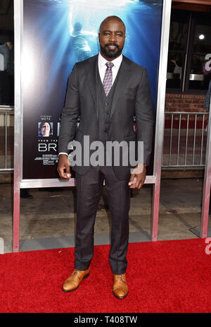 WESTWOOD, CA - 11. April: Mike Colter die Premiere von Twentieth Century Fox's "Durchbruch" bei Westwood Regency Theater am 11. April 2019 in Los Angeles, Kalifornien, besucht. Stockfoto