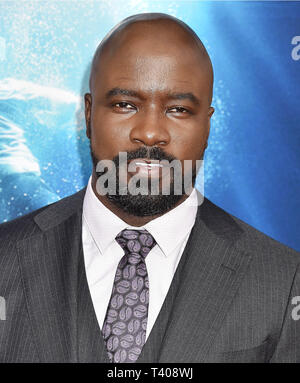 WESTWOOD, CA - 11. April: Mike Colter die Premiere von Twentieth Century Fox's "Durchbruch" bei Westwood Regency Theater am 11. April 2019 in Los Angeles, Kalifornien, besucht. Stockfoto