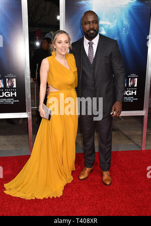 WESTWOOD, CA - 11. April: Iva Coulter (L) und Mike Colter die Premiere von Twentieth Century Fox's "Durchbruch" bei Westwood Regency Theater am 11. April 2019 in Los Angeles, Kalifornien teilnehmen. Stockfoto