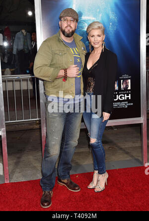 WESTWOOD, CA - 11. April: Chris Sullivan (L) und Rachel Sullivan die Premiere von Twentieth Century Fox's "Durchbruch" bei Westwood Regency Theater am 11. April 2019 in Los Angeles, Kalifornien teilnehmen. Stockfoto