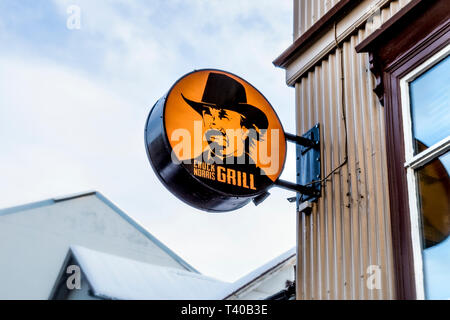 Zeichen für Chuck Norris Grill Restaurant auf der Laugavegur Street in Reykjavik, Island Stockfoto