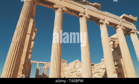 Antike griechische Säulen der Akropolis Erechtheion Tempel in Athen, Griechenland Stockfoto