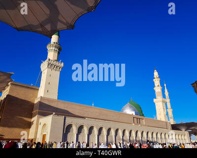 Madinah, Saudi-Arabien März 2019, Muslime an Propheten Mohammed Moschee Platz in Madinah Al-Munawarrah. Die Moschee ist eine der heiligsten Orte für mu Stockfoto