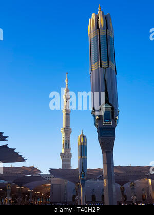 Madinah, Saudi-Arabien März 2019, Muslime an Propheten Mohammed Moschee Platz in Madinah Al-Munawarrah. Die Moschee ist eine der heiligsten Orte für mu Stockfoto