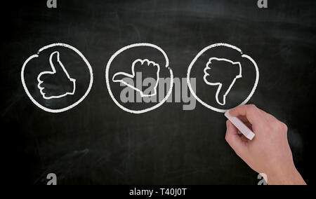 Wie Daumen ist von Hand mit Kreide auf die Tafel gemalt. Stockfoto