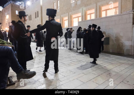 Orthodoxe Juden sammeln an der westlichen Mauer Plaza in Jerusalem, Israel, 15.03.19, zu beten Stockfoto