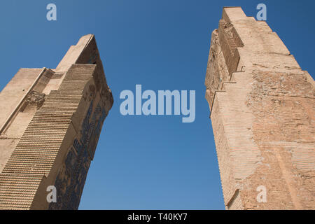 Tolles portal Ak-Saray - White Palace von Amir Timur, Usbekistan, shahrisabz. Antike Architektur in Zentralasien Stockfoto