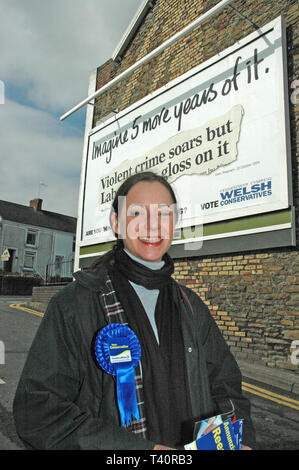 Datei Bild von Annunziata Rees-Mogg werbend in Skewen am 20. April 2005. Sie kämpfte für die Konservativen bei den allgemeinen Wahlen von 2005 für die sichere Arbeit Sitz der Aberavon, South Wales und kam auf Platz 4. Stockfoto