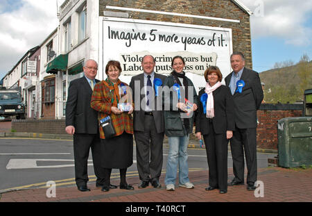 Datei Bild von Annunziata Rees-Mogg werbend in Skewen am 20. April 2005. Sie kämpfte für die Konservativen bei den allgemeinen Wahlen von 2005 für die sichere Arbeit Sitz der Aberavon, South Wales und kam auf Platz 4. Stockfoto