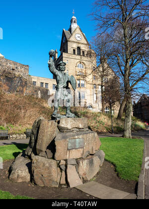 Rob Roy McGregor Statue an kommunalen Gebäuden auf Corn Exchange Straße Stadt Stirling Schottland Stockfoto