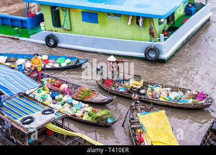 Am frühen Morgen schwimmenden Markt im Mekong Delta, Vietnam Stockfoto