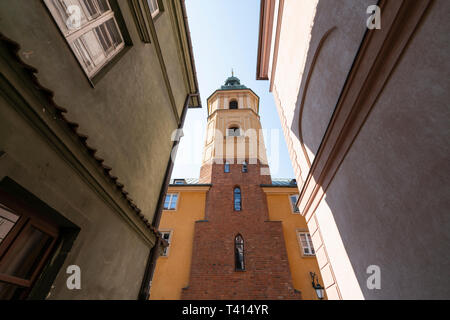 Warschau, Polen. April, 2019. den Glockenturm von St. Martins Kirche Stockfoto