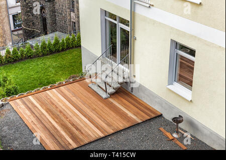 Neue Holzterrasse gebaut Stockfoto