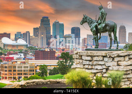 Kansas City, Missouri, USA Downtown Skyline in der Dämmerung. Stockfoto