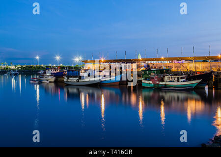 Fischmarkt in Panama City an der blauen Stunde Stockfoto