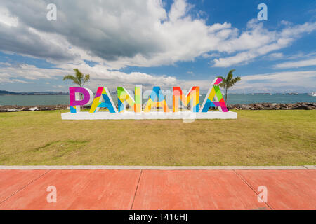 Panama Schriftzüge auf den Causeway in Panama City Stockfoto