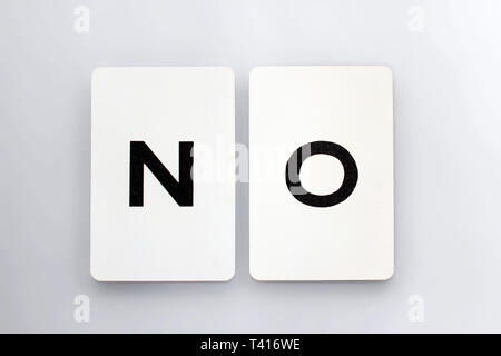 Kein Wort über das Spielen von Deck Karten gedruckt, Konzept, auf weißem Hintergrund Stockfoto